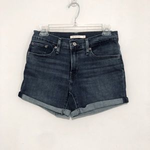 ❤️Levi’s Mid Length Short